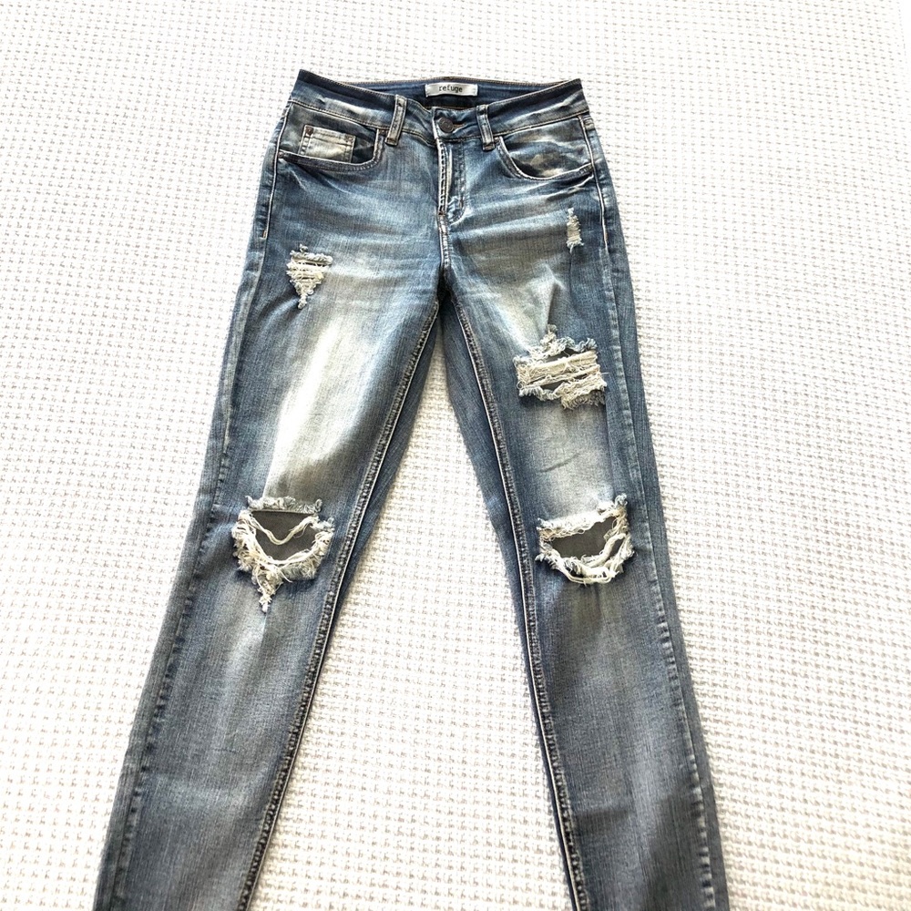Refuge distressed jeans